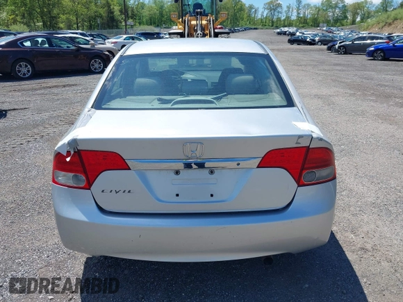 2009 Honda Civic DX-VP z VIN 2HGFA16399H349229, wystawiony jako IAAI lot #41749953 z przebiegiem 201 533 mil mil oraz . Historia ofert i sprzedaży dostępna na DreamBid. Obrazek 17.