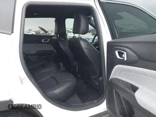 2024 Jeep Compass Latitude Lux with VIN 3C4NJDFN4RT169922, listed as a IAAI auction lot 41564166 with 16,097 mi miles and . Bid and sale history available at DreamBid. Image 8.