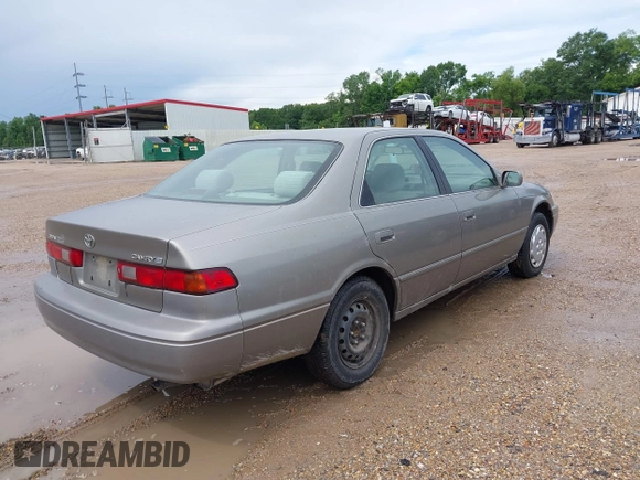 1997 Toyota Camry LE z VIN 4T1BG22KXVU034196, wystawiony jako IAAI lot #42504214 z przebiegiem 155 915 mil mil oraz . Historia ofert i sprzedaży dostępna na DreamBid. Obrazek 4.