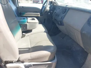 2009 Ford F-250 XL z VIN 1FTNF21599EB08658, wystawiony jako IAAI lot #42032215 z przebiegiem Nie podano mil oraz . Historia ofert i sprzedaży dostępna na DreamBid. Obrazek 5.
