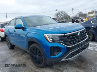 2024 Volkswagen Atlas SE с VIN 1V2KE2CA2RC225881, выставлен на аукционе IAAI как лот 41576436 с пробегом 9 408 миль миль и . История ставок и продаж доступна на DreamBid. Изображение 1.