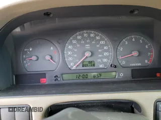 1999 Volvo V70 with VIN YV1LW55A2X2555888, listed as a Copart auction lot 58222784 with 205,133 mi miles and Salvage title. Bid and sale history available at DreamBid. Image 9.
