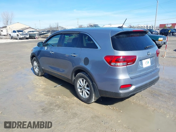 2020 Kia Sorento LX with VIN 5XYPGDA38LG638330, listed as a IAAI auction lot 41740259 with 84,995 mi miles. Bid and sale history available at carsss.com. Image 3.
