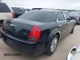 2007 Chrysler 300 z VIN 2C3LA43R57H875094, wystawiony jako IAAI lot #42377656 z przebiegiem 125 067 mil mil oraz . Historia ofert i sprzedaży dostępna na DreamBid. Obrazek 4.