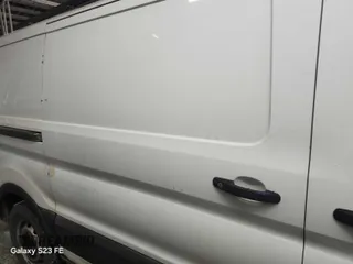 2016 Ford Transit Cargo z VIN 1FTYE1YM5GKB13054, wystawiony jako IAAI lot #42353322 z przebiegiem 305 932 mil mil oraz . Historia ofert i sprzedaży dostępna na DreamBid. Obrazek 1.