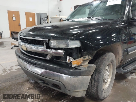 2002 Chevrolet Suburban Z71 with VIN 3GNFK16Z42G305930, listed as a IAAI auction lot 41002347 with 288,355 mi miles. Bid and sale history available at carsss.com. Image 6.