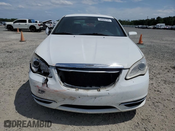 2014 Chrysler 200 Touring z VIN 1C3CCBBG6EN119714, wystawiony jako Copart lot #54020705 z przebiegiem 202 443 mil mil oraz Szkoda całkowita • Salvage title. Historia ofert i sprzedaży dostępna na DreamBid. Obrazek 5.
