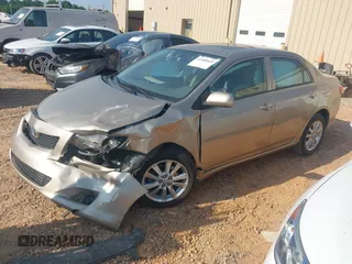 2010 Toyota Corolla z VIN 1NXBU4EE6AZ213324, wystawiony jako IAAI lot #42588669 z przebiegiem 123 823 mil mil oraz . Historia ofert i sprzedaży dostępna na DreamBid. Obrazek 2.