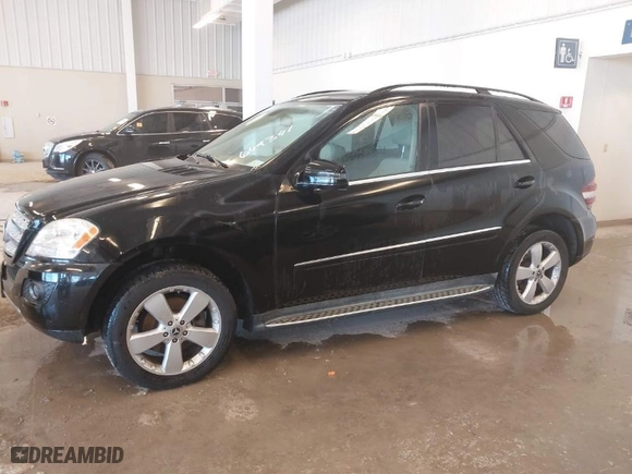 2011 Mercedes-Benz M-Class ML 350 with VIN 4JGBB8GB1BA649341, listed as a IAAI auction lot 41663724 with 197,042 mi miles. Bid and sale history available at carsss.com. Image 14.
