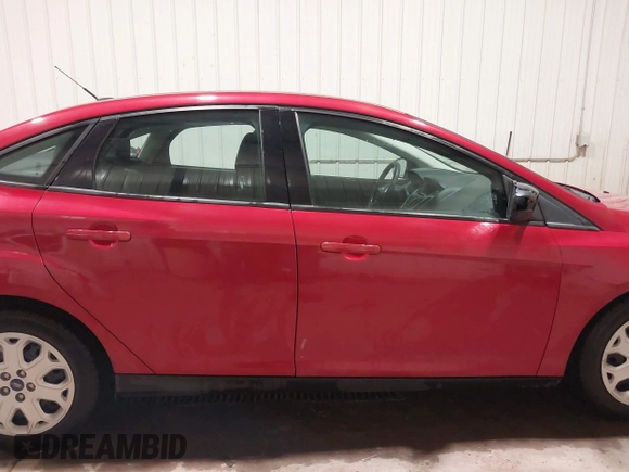 2012 Ford Focus SE z VIN 1FAHP3F21CL114445, wystawiony jako IAAI lot #42277986 z przebiegiem 89 317 mil mil oraz . Historia ofert i sprzedaży dostępna na DreamBid. Obrazek 13.