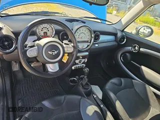 2009 MINI Hardtop S with VIN WMWMF73519TW86705, listed as a Copart auction lot 52047985 with 80,443 mi miles and Clean Title. Bid and sale history available at DreamBid. Image 9.