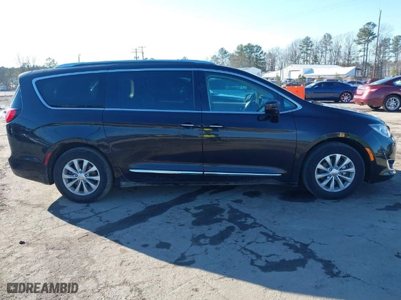 2018 Chrysler Pacifica Touring L with VIN 2C4RC1BG3JR124169, listed as a IAAI auction lot 41645651 with 81,922 mi miles. Bid and sale history available at carsss.com. Image 13.