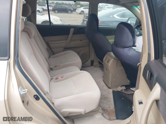2008 Toyota Highlander with VIN JTEDS41A182002555, listed as a IAAI auction lot 41930986 with 391,281 mi miles. Bid and sale history available at carsss.com. Image 8.