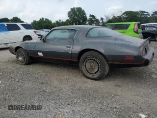 1980 Pontiac Firebird z VIN 2V87TAL116556, wystawiony jako Copart lot #64086644 z przebiegiem 15 342 mil mil oraz Szkody całkowita. Historia ofert i sprzedaży dostępna na DreamBid. Obrazek 2.