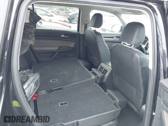 2023 Volkswagen Atlas SE z VIN 1V2KR2CA9PC502284, wystawiony jako IAAI lot #41614137 z przebiegiem 19 122 mil mil oraz . Historia ofert i sprzedaży dostępna na DreamBid. Obrazek 8.