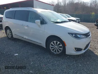 2018 Chrysler Pacifica Touring L z VIN 2C4RC1BG4JR142566, wystawiony jako IAAI lot #41870986 z przebiegiem 102 609 mil mil oraz . Historia ofert i sprzedaży dostępna na DreamBid. Obrazek 1.