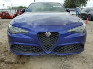 2022 Alfa Romeo Giulia Veloce z VIN ZARFAMBN1N7655182, wystawiony jako Copart lot #53200875 z przebiegiem 50 208 mil mil oraz Szkoda całkowita • Salvage title. Historia ofert i sprzedaży dostępna na DreamBid. Obrazek 5.