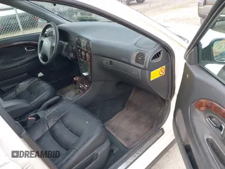 2000 Volvo V40 z VIN YV1VW2551YF540271, wystawiony jako IAAI lot #41660897 z przebiegiem 168 864 mil mil oraz . Historia ofert i sprzedaży dostępna na DreamBid. Obrazek 5.
