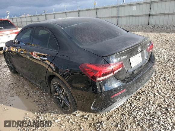 2021 Mercedes-Benz A 220 z VIN W1K3G4FB1MJ277450, wystawiony jako Copart lot #48180125 z przebiegiem Nie podano mil oraz Szkoda całkowita • Salvage title. Historia ofert i sprzedaży dostępna na DreamBid. Obrazek 2.