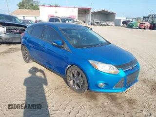 2014 Ford Focus SE z VIN 1FADP3K24EL180382, wystawiony jako IAAI lot #42298360 z przebiegiem 83 530 mil mil oraz . Historia ofert i sprzedaży dostępna na DreamBid. Obrazek 1.
