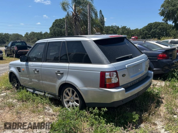 2008 Land Rover Range Rover Sport HSE with VIN SALSK25428A171759, listed as a Copart auction lot 55530215 with 169,102 mi miles and Clean Title. Bid and sale history available at carsss.com. Image 3.