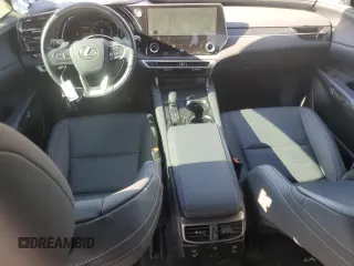2024 Lexus RX 350 z VIN JTJCHMAAXR2017181, wystawiony jako Copart lot #54021205 z przebiegiem 3 890 mil mil oraz Szkoda całkowita • Salvage title. Historia ofert i sprzedaży dostępna na DreamBid. Obrazek 8.