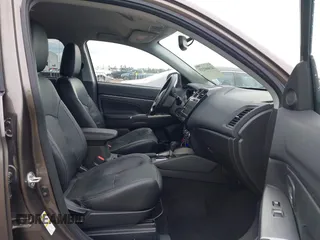 2018 Mitsubishi Outlander SEL z VIN JA4AP4AW4JU018385, wystawiony jako IAAI lot #42460235 z przebiegiem 83 910 mil mil oraz . Historia ofert i sprzedaży dostępna na DreamBid. Obrazek 5.