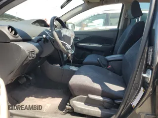 2008 Toyota Yaris z VIN JTDBT923381297038, wystawiony jako Copart lot #55093195 z przebiegiem 295 991 mil mil oraz Nie do naprawy • Non repairable. Historia ofert i sprzedaży dostępna na DreamBid. Obrazek 7.