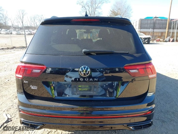 2022 Volkswagen Tiguan SE R-Line Black with VIN 3VVCB7AX1NM084993, listed as a IAAI auction lot 41502738 with 56,559 mi miles. Bid and sale history available at carsss.com. Image 17.