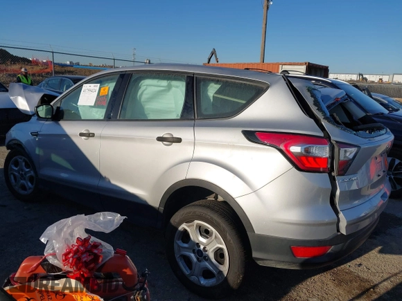 2018 Ford Escape S z VIN 1FMCU0F74JUD59492, wystawiony jako IAAI lot #41759424 z przebiegiem Nie podano mil oraz . Historia ofert i sprzedaży dostępna na DreamBid. Obrazek 3.