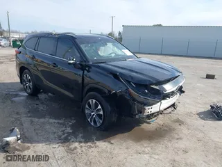 2022 Toyota Highlander XLE with VIN 5TDHZRBH2NS257729, listed as a IAAI auction lot 41580650 with 63,394 mi miles. Bid and sale history available at carsss.com. Image 1.
