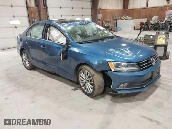 2015 Volkswagen Jetta SE z VIN 3VWD07AJ2FM315225, wystawiony jako IAAI lot #41929278 z przebiegiem 127 240 mil mil oraz . Historia ofert i sprzedaży dostępna na DreamBid. Obrazek 1.