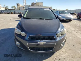 2016 Chevrolet Sonic LTZ z VIN 1G1JE6SB0G4135806, wystawiony jako Copart lot #81431844 z przebiegiem 126 908 mil mil oraz Czysty tytuł • Clean title. Historia ofert i sprzedaży dostępna na DreamBid. Obrazek 5.