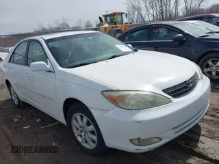 2003 Toyota Camry LE z VIN 4T1BF30K73U058884, wystawiony jako IAAI lot #41834909 z przebiegiem 183 658 mil mil oraz . Historia ofert i sprzedaży dostępna na DreamBid. Obrazek 1.