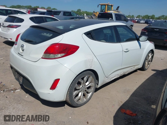 2013 Hyundai Veloster w/Black Int z VIN KMHTC6AD6DU107198, wystawiony jako IAAI lot #41983969 z przebiegiem 164 819 mil mil oraz . Historia ofert i sprzedaży dostępna na DreamBid. Obrazek 4.