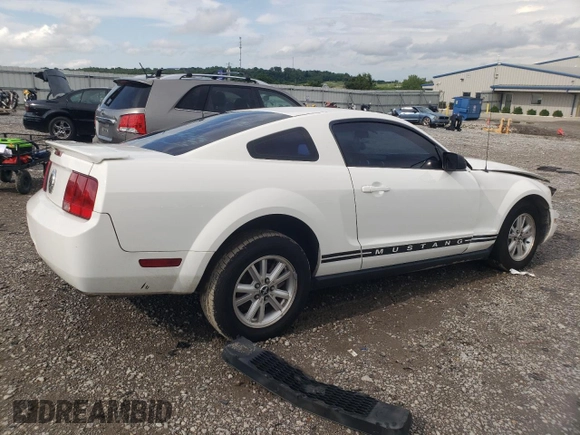 2008 Ford Mustang Deluxe с VIN 1ZVHT80N985136675, выставлен на аукционе Copart как лот 61352255 с пробегом 144 043 миль миль и Списание • Salvage title. История ставок и продаж доступна на DreamBid. Изображение 3.