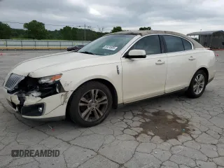 2009 Lincoln MKS z VIN 1LNHM93R89G603297, wystawiony jako Copart lot #55474585 z przebiegiem 111 760 mil mil oraz Szkoda całkowita • Salvage title. Historia ofert i sprzedaży dostępna na DreamBid. Obrazek 1.