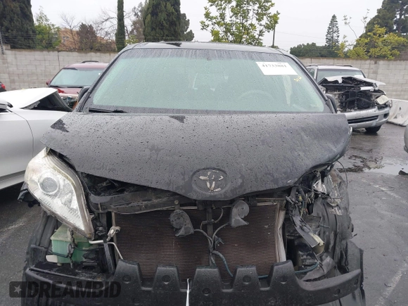 2011 Toyota Sienna XLE AAS with VIN 5TDYK3DC9BS068364, listed as a IAAI auction lot 41733881 with 157,972 mi miles. Bid and sale history available at carsss.com. Image 12.