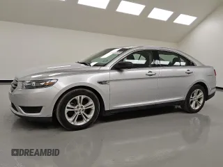 2016 Ford Taurus SE z VIN 1FAHP2D88GG126947, wystawiony jako Copart lot #55256955 z przebiegiem 88 821 mil mil oraz Czysty tytuł • Clean title. Historia ofert i sprzedaży dostępna na DreamBid. Obrazek 1.
