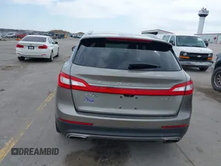 2016 Lincoln MKX Select z VIN 2LMTJ8KR9GBL57397, wystawiony jako IAAI lot #42104585 z przebiegiem 286 562 mil mil oraz . Historia ofert i sprzedaży dostępna na DreamBid. Obrazek 16.