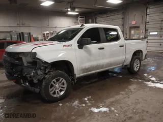 2019 Chevrolet Silverado 1500 Custom Trail Boss with VIN 3GCPYCEF6KG250539, listed as a IAAI auction lot 41592352 with 135,612 mi miles. Bid and sale history available at carsss.com. Image 22.
