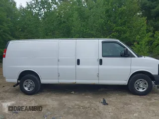 2017 Chevrolet Express Cargo z VIN 1GCWGBFF4H1289693, wystawiony jako IAAI lot #42310038 z przebiegiem 152 692 mil mil oraz . Historia ofert i sprzedaży dostępna na DreamBid. Obrazek 13.