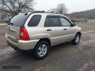 2009 Kia Sportage LX with VIN KNDJE723397628211, listed as a IAAI auction lot 41744526 with 136,811 mi miles. Bid and sale history available at carsss.com. Image 4.