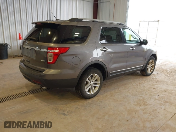 2013 Ford Explorer XLT with VIN 1FM5K8D83DGA27149, listed as a IAAI auction lot 41786382 with 379,495 mi miles and . Bid and sale history available at carsss.com. Image 4.