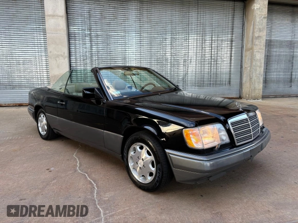 1995 Mercedes-Benz E 320 with VIN WDBEA66E8SC239370, listed as a Copart auction lot 55871605 with 119,102 mi miles and Salvage Title. Bid and sale history available at DreamBid. Image 1.