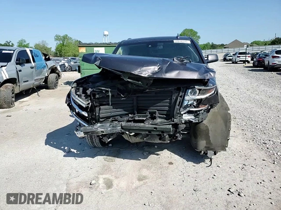 2017 Chevrolet Suburban LT z VIN 1GNSCHKC5HR329037, wystawiony jako Copart lot #52016315 z przebiegiem 215 859 mil mil oraz Szkoda całkowita • Salvage title. Historia ofert i sprzedaży dostępna na DreamBid. Obrazek 12.