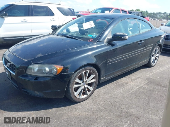 2010 Volvo C70 z VIN YV1672MC3AJ092362, wystawiony jako IAAI lot #42536725 z przebiegiem 79 474 mil mil oraz . Historia ofert i sprzedaży dostępna na DreamBid. Obrazek 2.