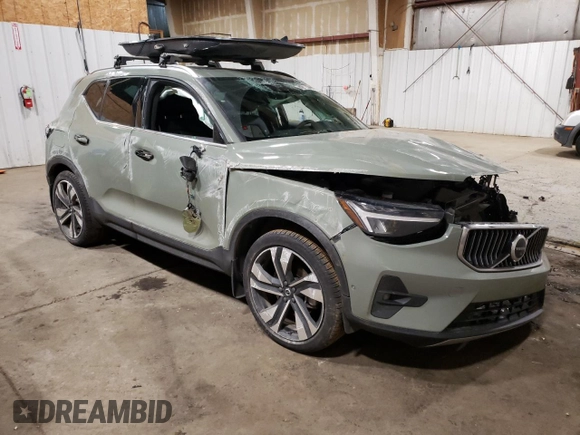 2023 Volvo XC40 Ultimate Bright Theme с VIN YV4L12UA0P2938486, выставлен на аукционе Copart как лот 42126095 с пробегом 17 218 миль миль и Списание • Salvage title. История ставок и продаж доступна на DreamBid. Изображение 4.