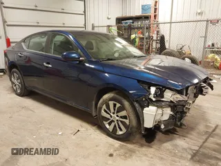 2019 Nissan Altima 2.5 S with VIN 1N4BL4BW6KC152381, listed as a IAAI auction lot 41340876 with 60,540 mi miles. Bid and sale history available at carsss.com. Image 1.