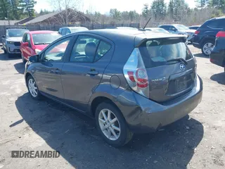 2014 Toyota Prius One z VIN JTDKDTB32E1070932, wystawiony jako IAAI lot #41950966 z przebiegiem 93 952 mil mil oraz . Historia ofert i sprzedaży dostępna na DreamBid. Obrazek 3.